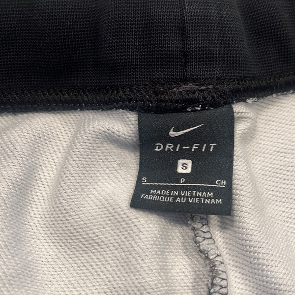 Nike women’s camo joggers sz small - Picture 3 of 4